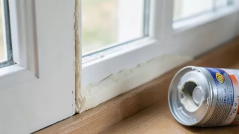 Ile pianki do montażu drzwi